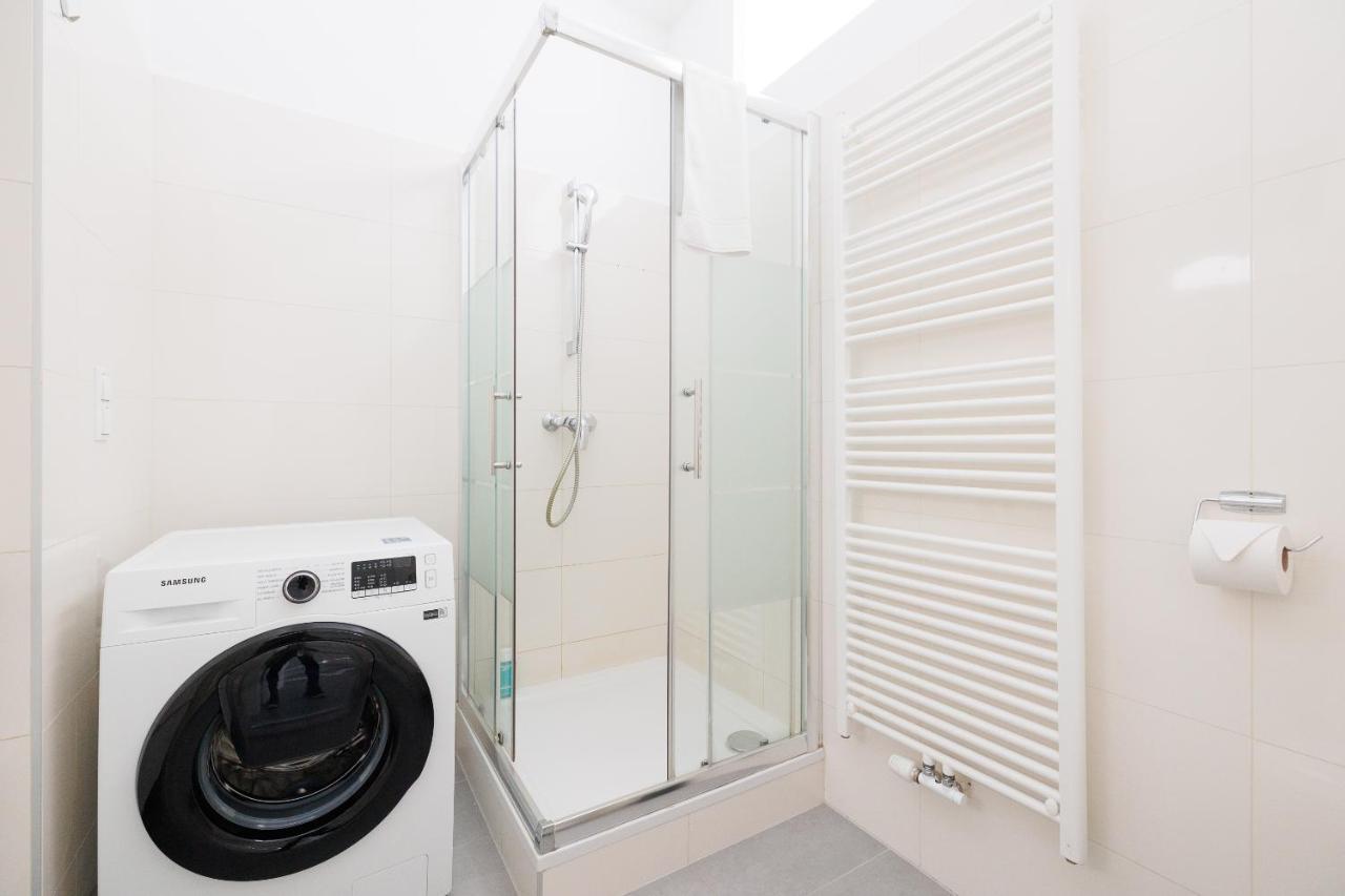 Central City Apartment - 2 Bedroom With Netflix Вена Экстерьер фото