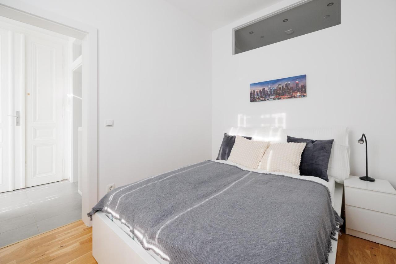 Central City Apartment - 2 Bedroom With Netflix Вена Экстерьер фото
